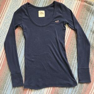 Vintage Hollister Women's Navy Scoop Neck Long Sleeve Tee